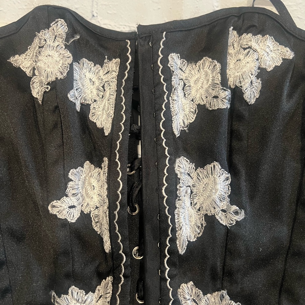 Charlotte Russe Black and White Corset - Picture 6 of 8